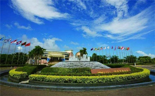 海南海口最便宜的房价地区，博大·锦绣滨江跟普罗旺斯假期房价哪个便宜？